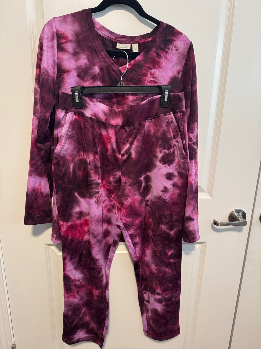 LOGO by Lori Goldstein Lounge Tie-Dye V-Neck in Berry and Plum. Top L pants PM